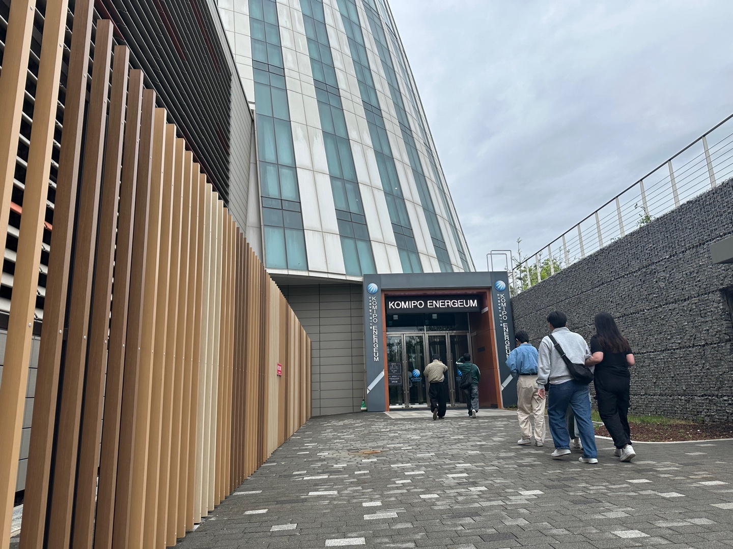 게시물의 1번째 이미지 - 하단 참조